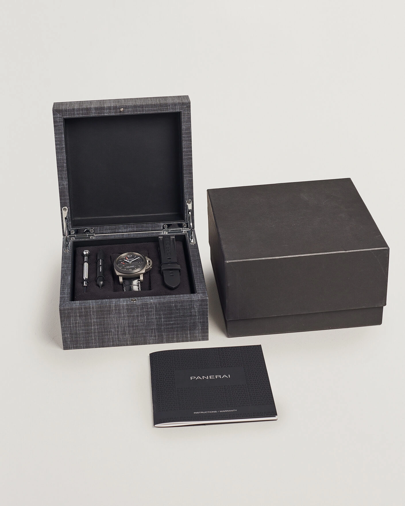 Herr | Pre-Owned & Vintage Watches | Panerai Pre-Owned | Luna Rossa PAM 1096
