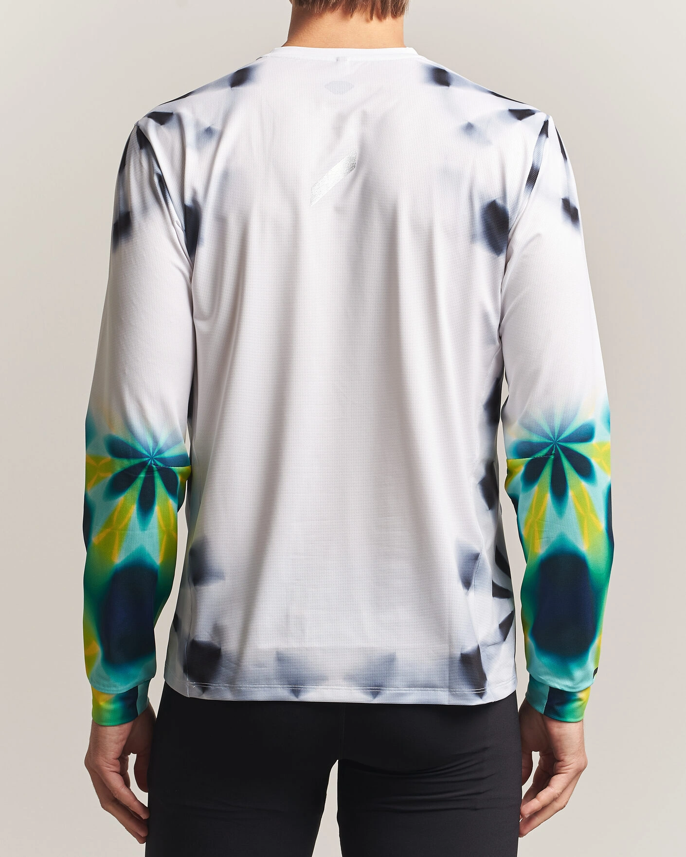 Herr | T-Shirts | SOAR Running | LS Printed Tech T-Shirt White/Grey