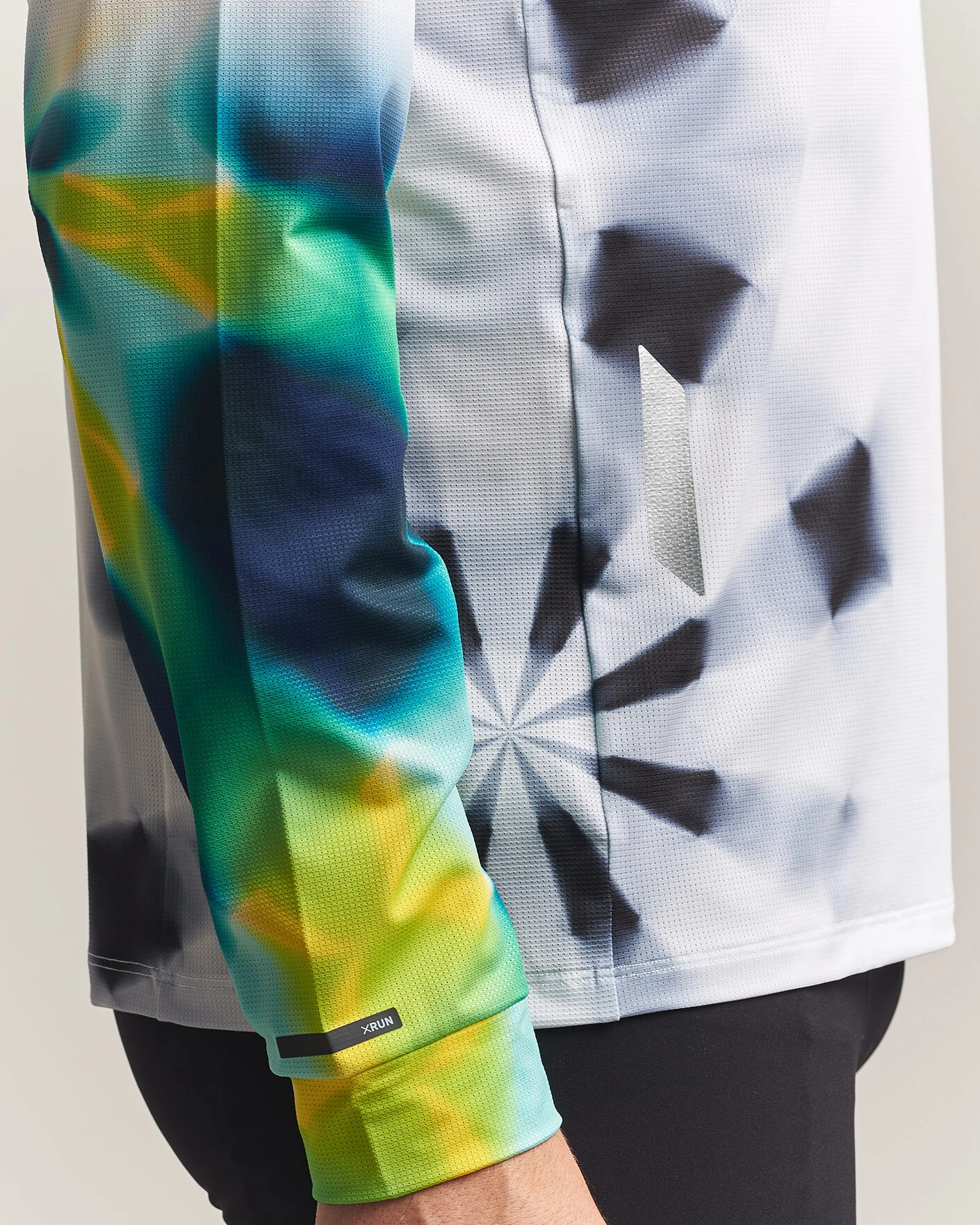 Herr | T-Shirts | SOAR Running | LS Printed Tech T-Shirt White/Grey