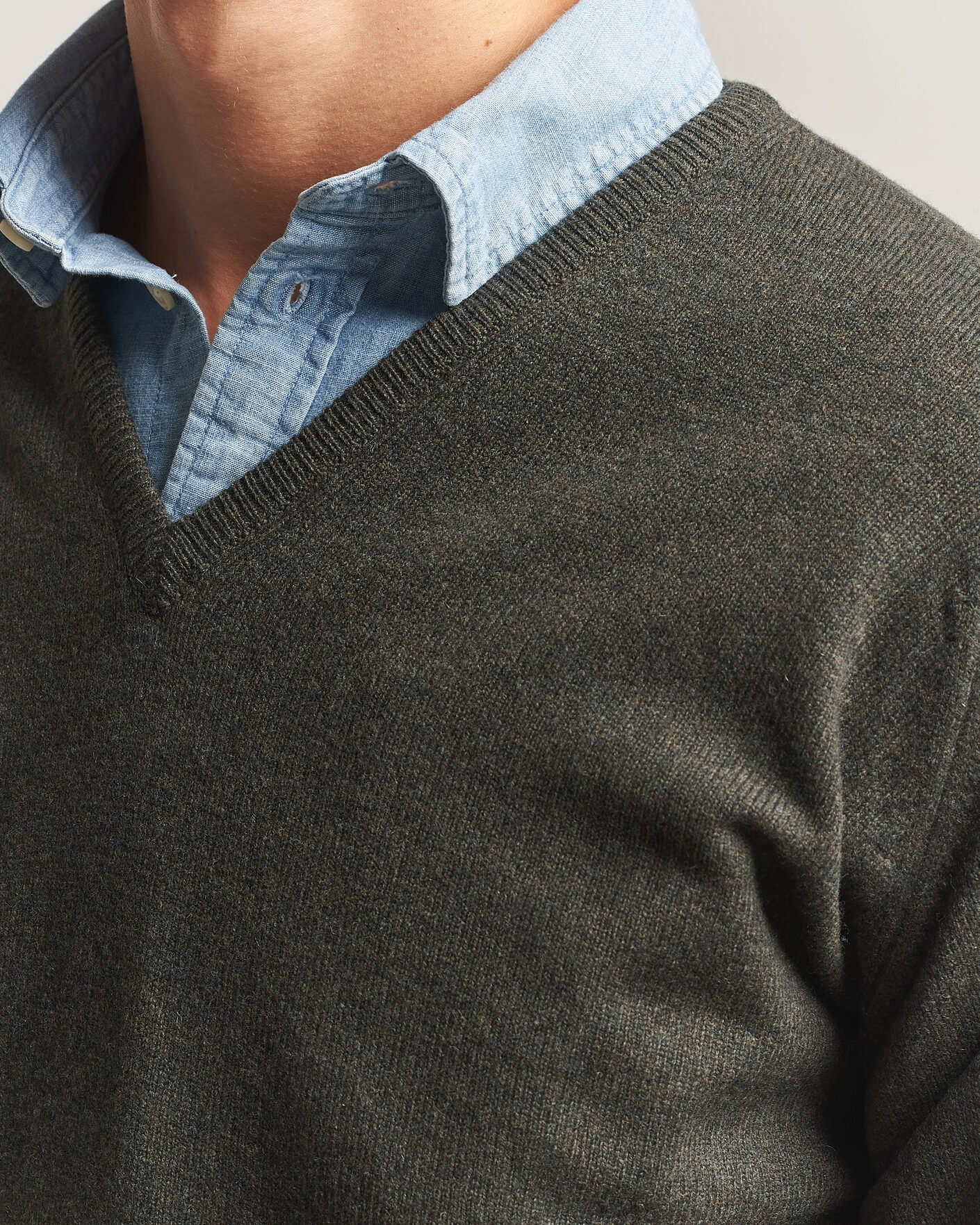 Herr | Tröjor | William Lockie | Rob Lambswool V-Neck Seaweed