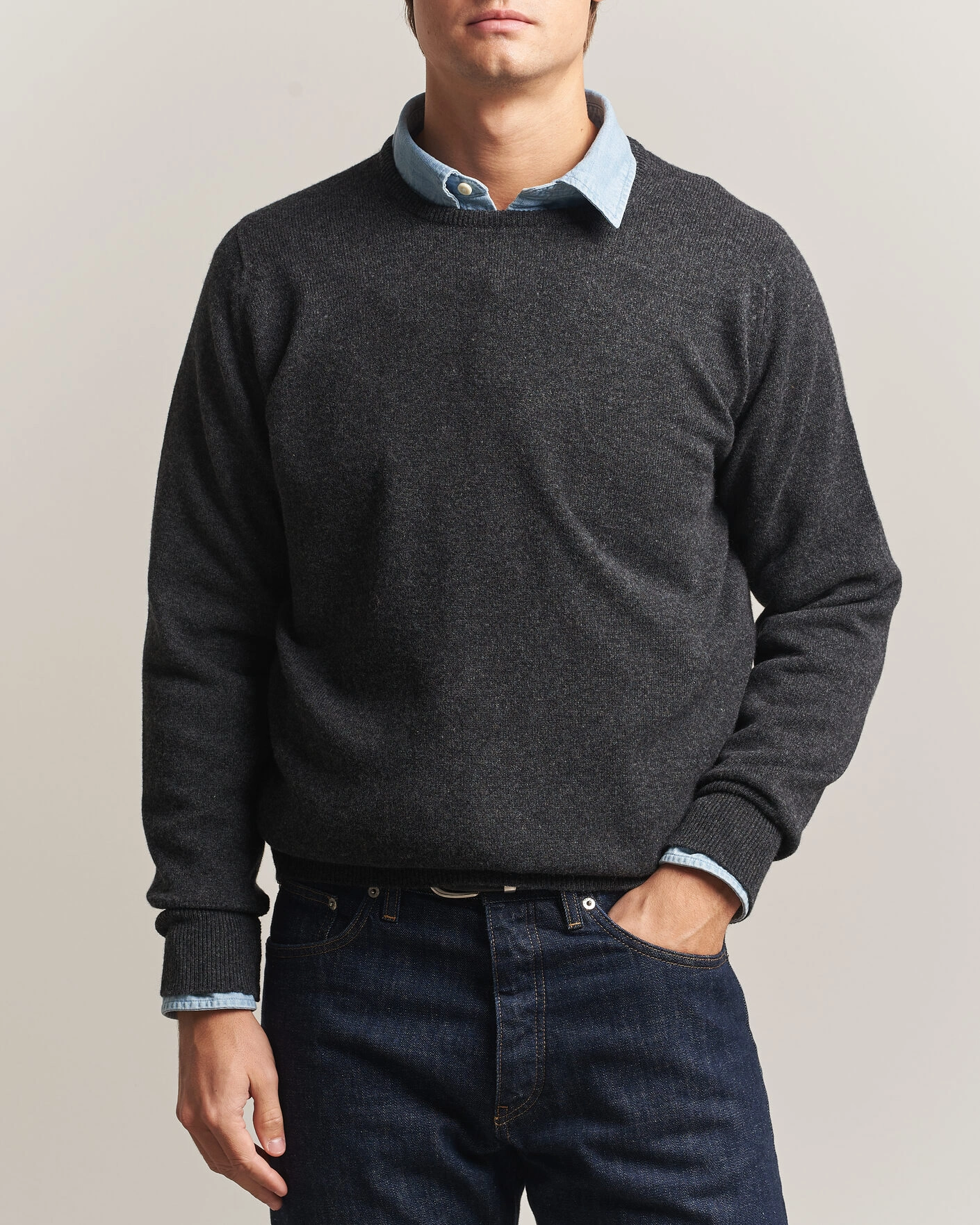 Herr | Tröjor | William Lockie | Rob Lambswool Crewneck Charcoal