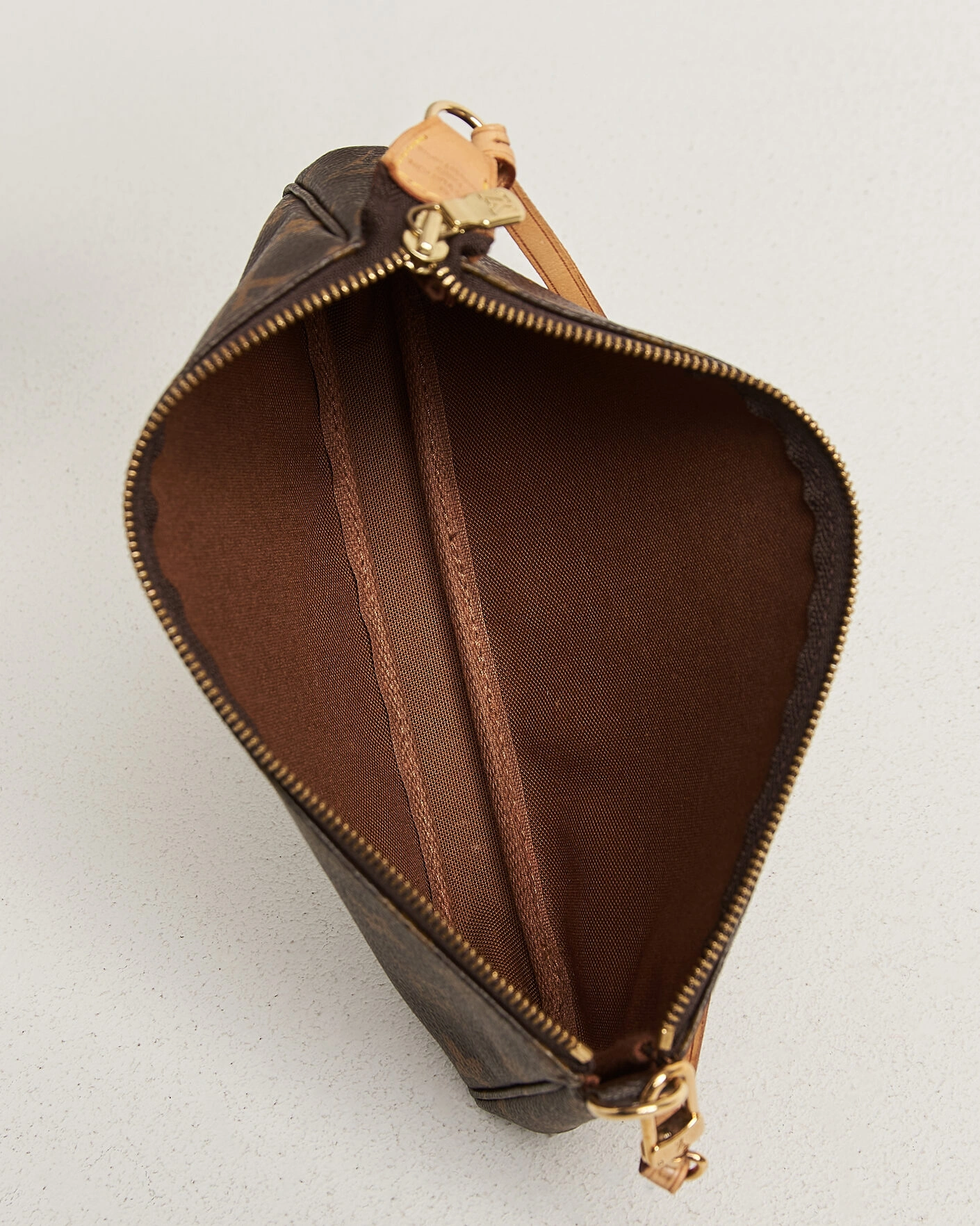 Herr | Pre-Owned & Vintage Bags | Louis Vuitton Pre-Owned | Pochette Accessoires Monogram