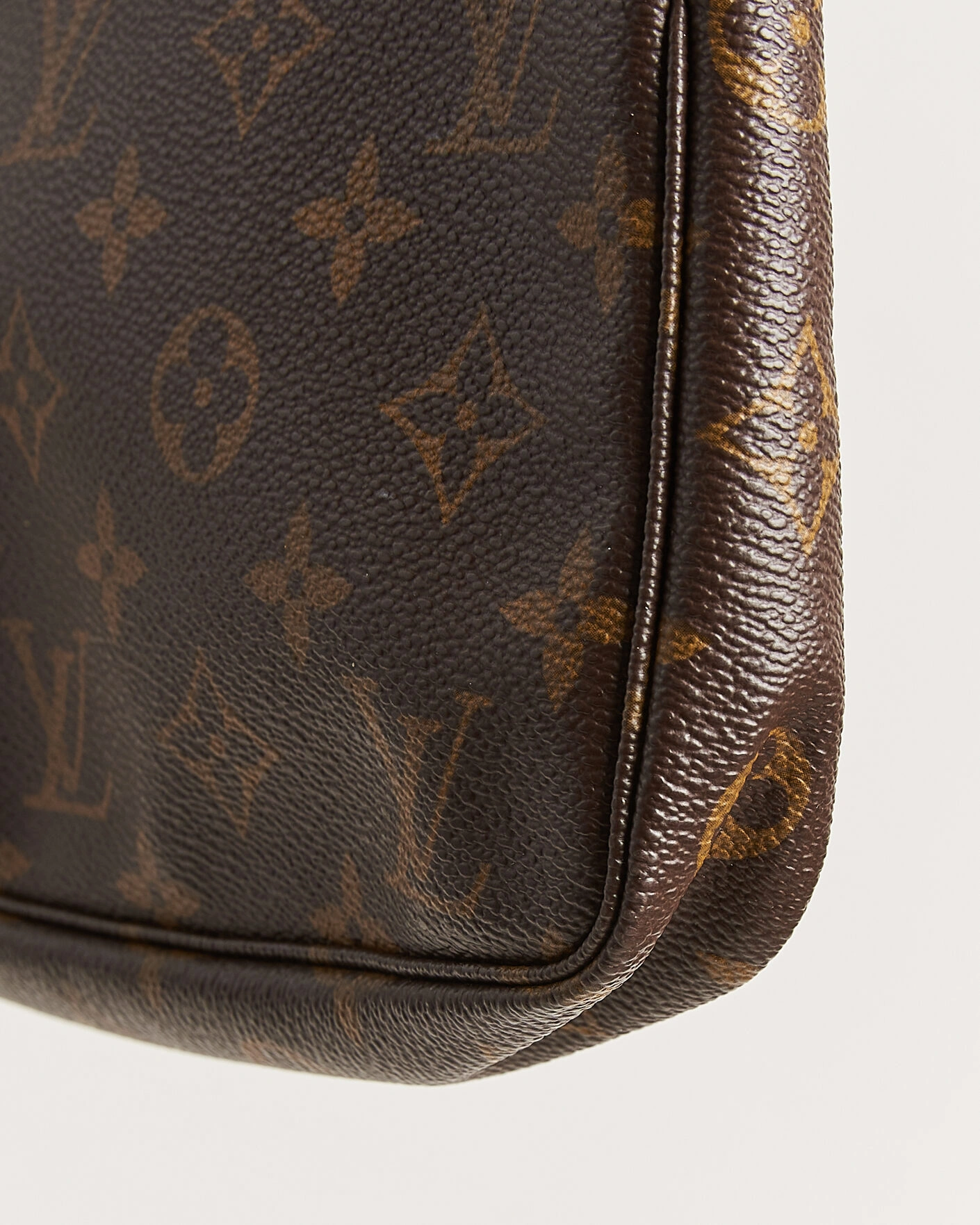 Herr | Pre-Owned & Vintage Bags | Louis Vuitton Pre-Owned | Pochette Accessoires Monogram