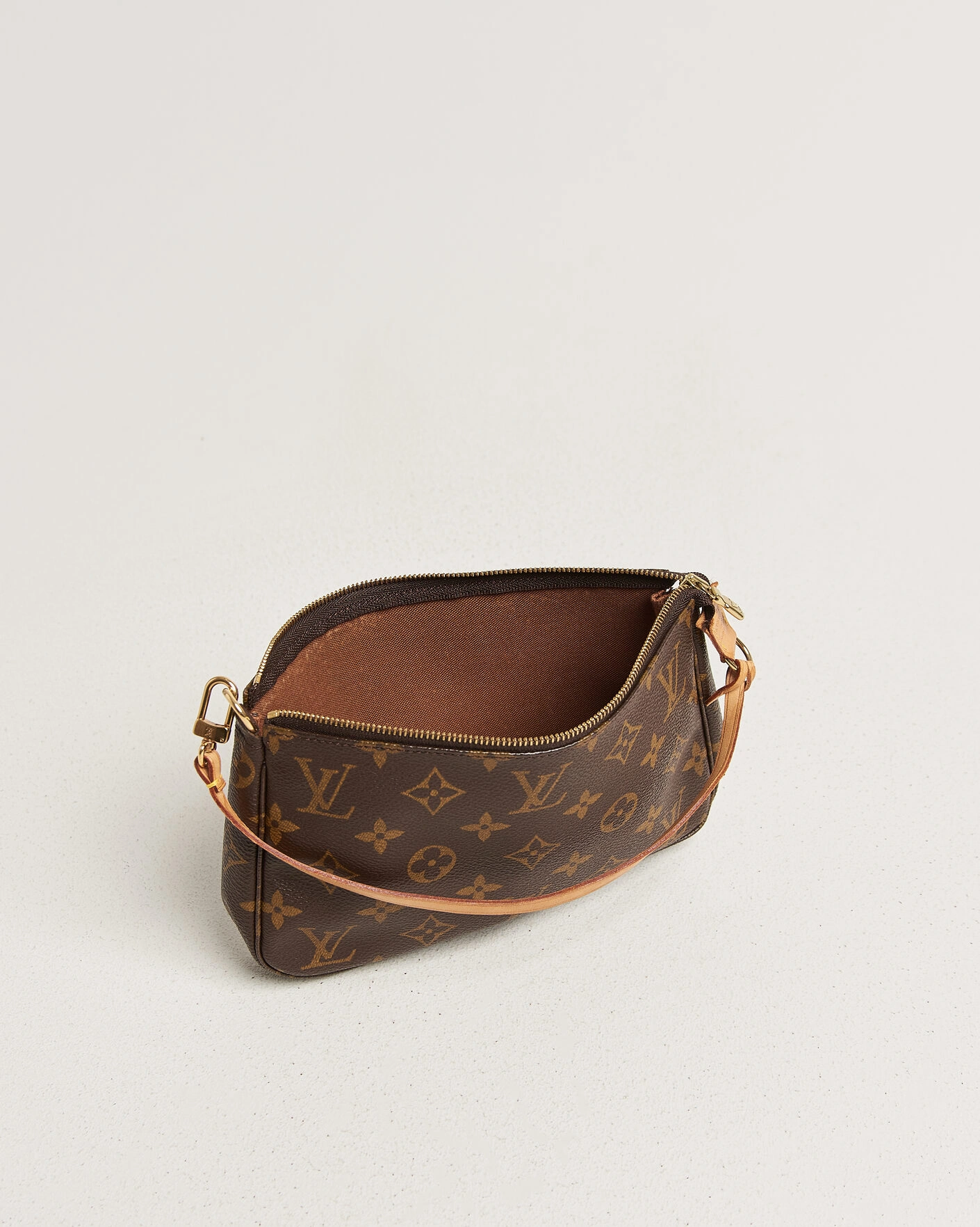 Herr | Pre-Owned & Vintage Bags | Louis Vuitton Pre-Owned | Pochette Accessoires Monogram