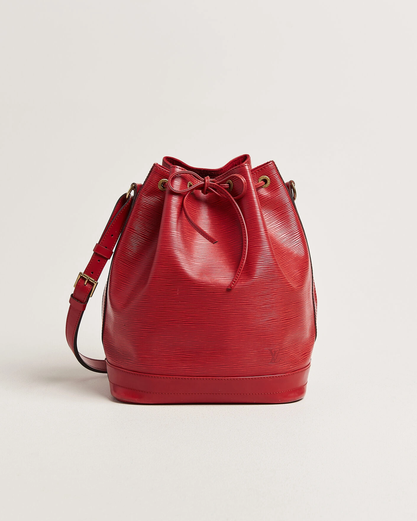 Herr | Pre-Owned & Vintage Bags | Louis Vuitton Pre-Owned | Noé Epi Leather Red