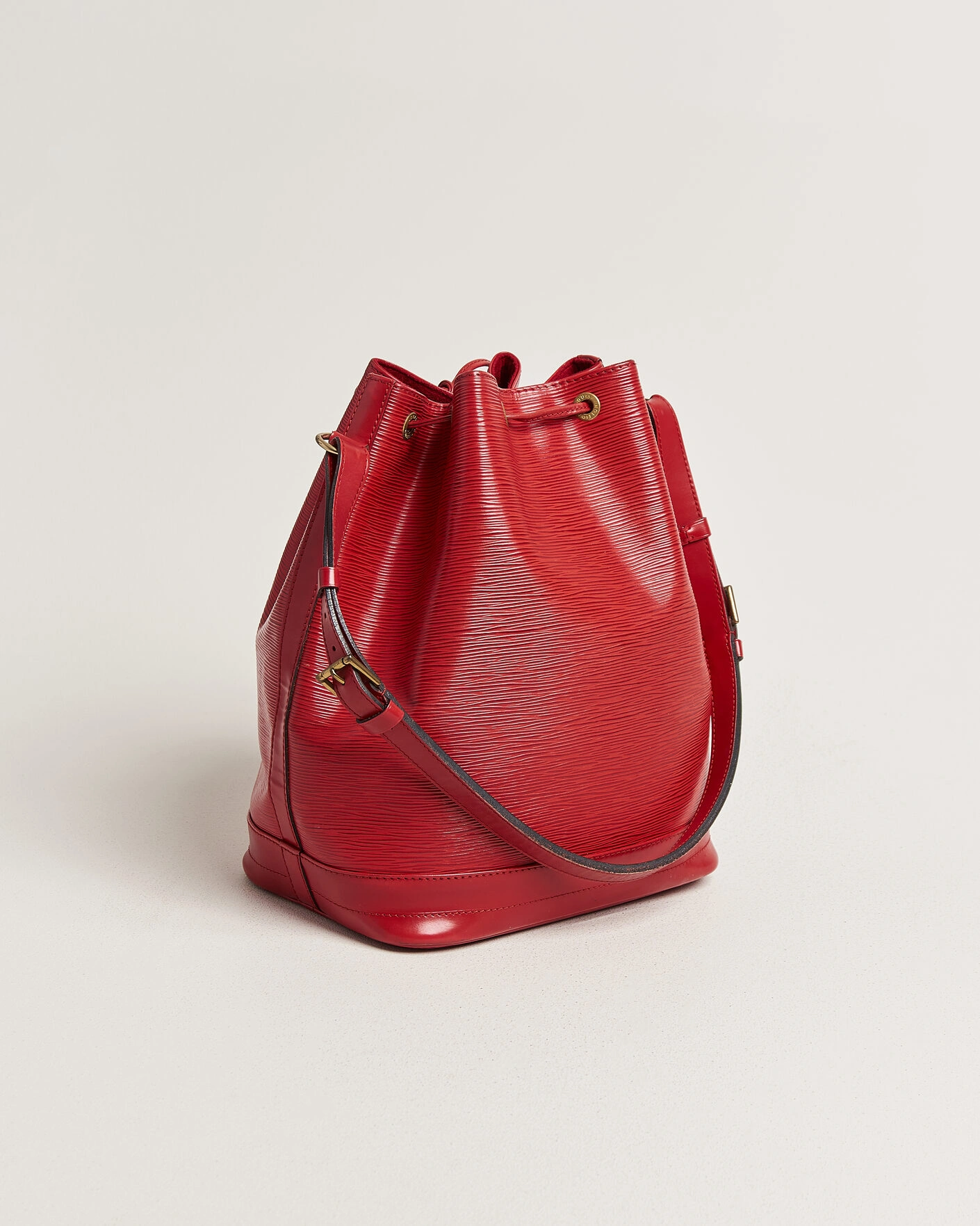 Herr | Pre-Owned & Vintage Bags | Louis Vuitton Pre-Owned | Noé Epi Leather Red