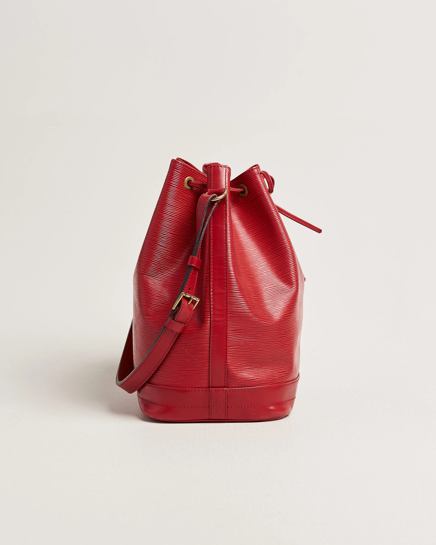 Herr | Pre-Owned & Vintage Bags | Louis Vuitton Pre-Owned | Noé Epi Leather Red