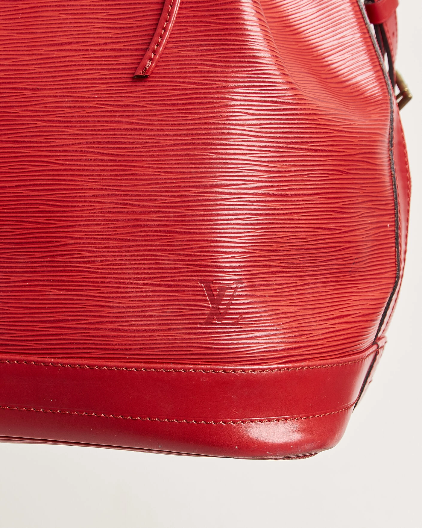 Herr | Pre-Owned & Vintage Bags | Louis Vuitton Pre-Owned | Noé Epi Leather Red