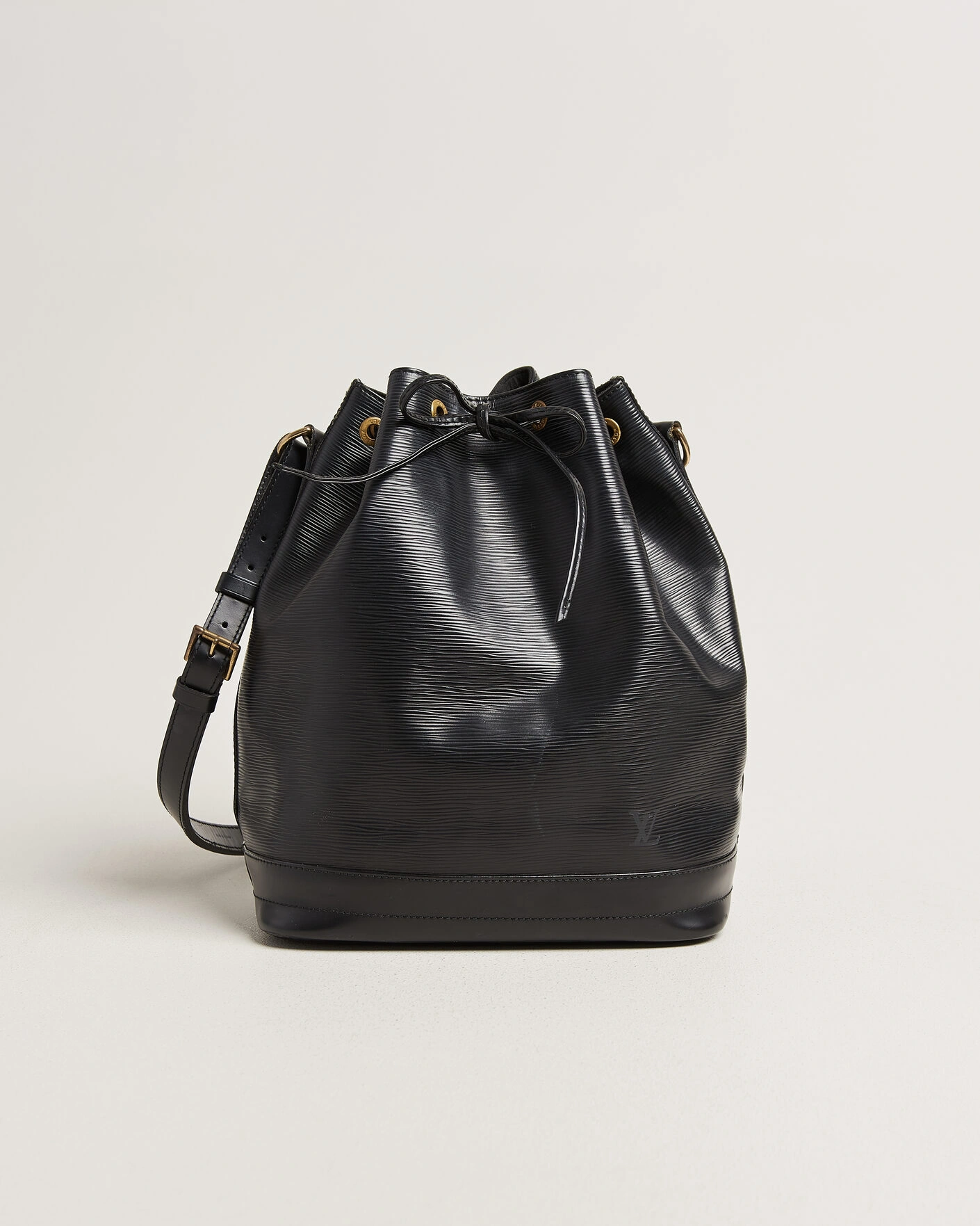 Herr | Pre-Owned & Vintage Bags | Louis Vuitton Pre-Owned | Noé Epi Leather Black