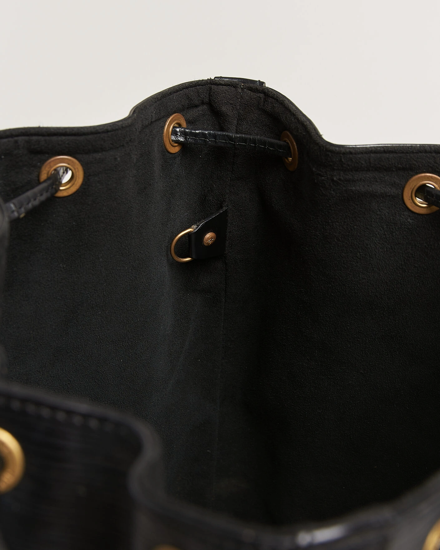 Herr | Pre-Owned & Vintage Bags | Louis Vuitton Pre-Owned | Noé Epi Leather Black
