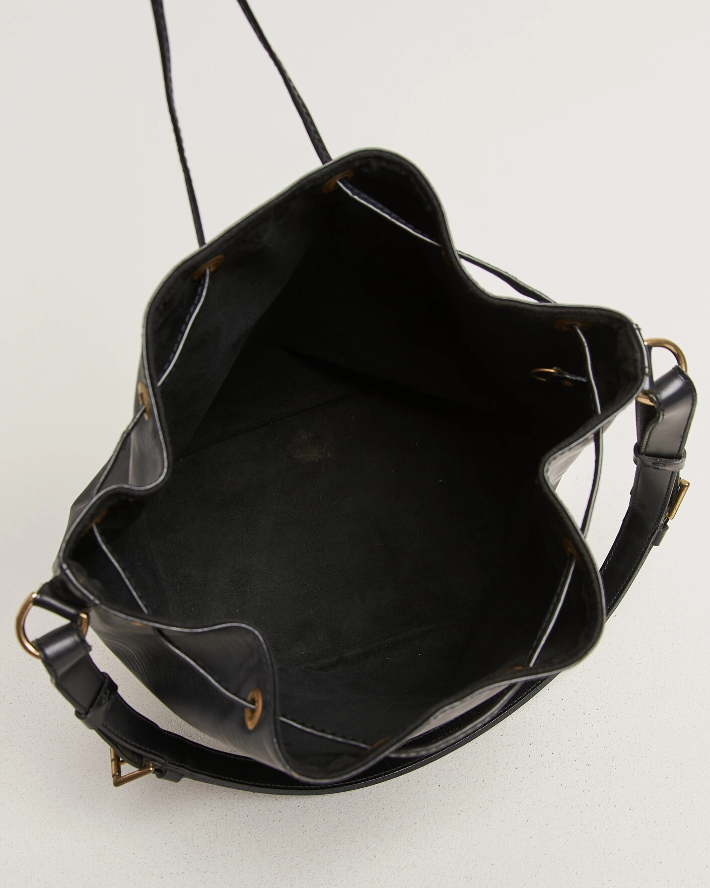 Herr | Pre-Owned & Vintage Bags | Louis Vuitton Pre-Owned | Noé Epi Leather Black