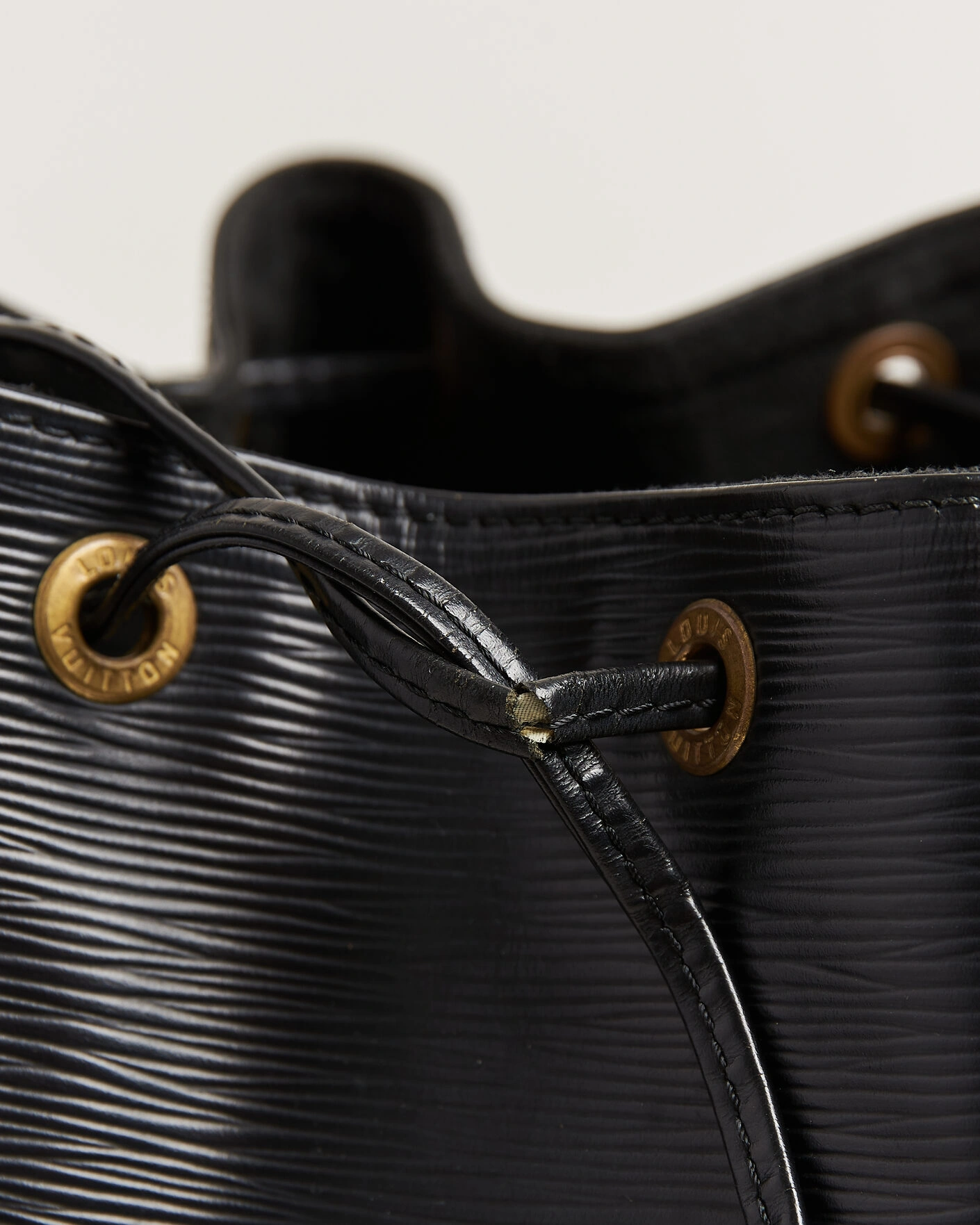 Herr | Pre-Owned & Vintage Bags | Louis Vuitton Pre-Owned | Noé Epi Leather Black