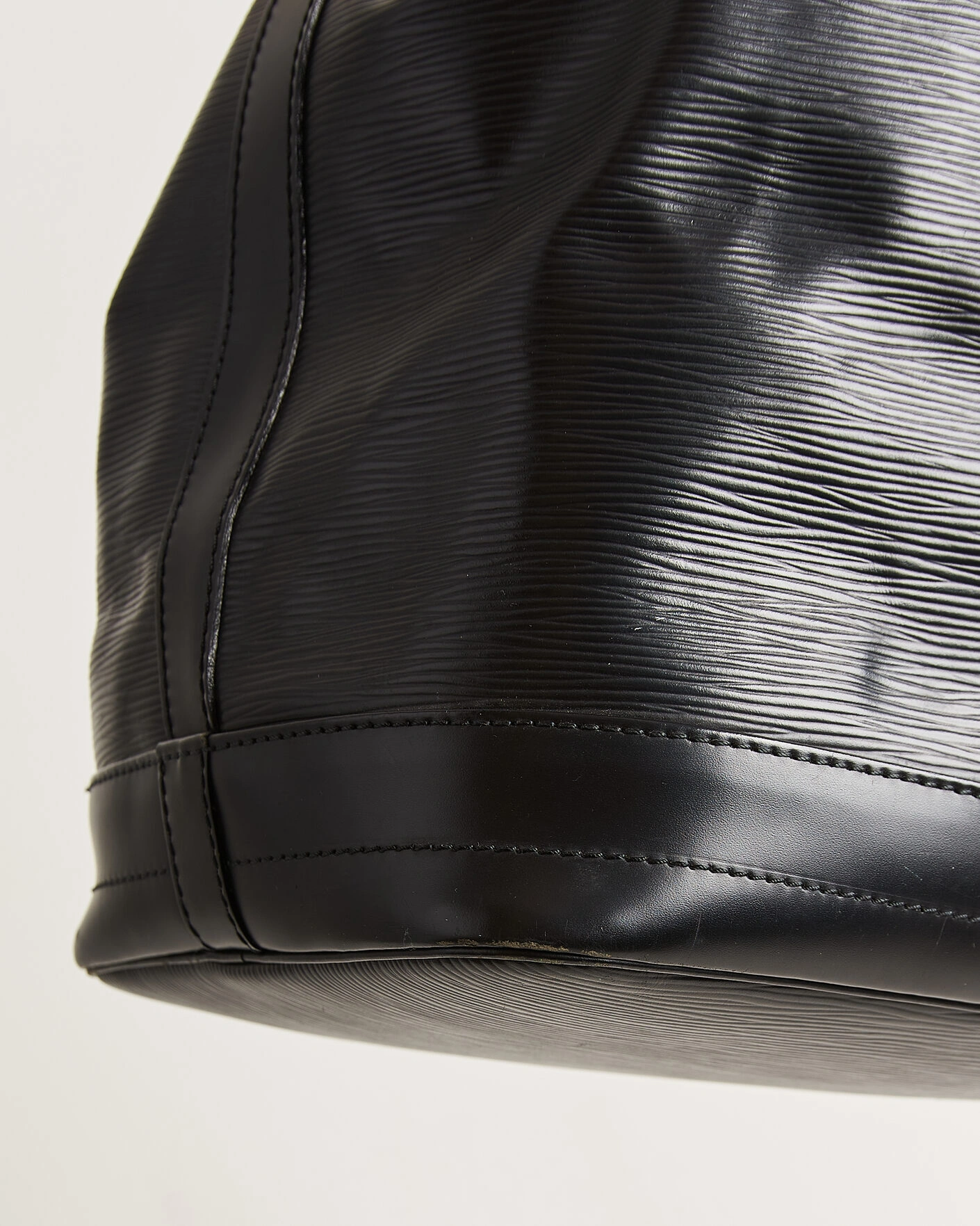 Herr | Pre-Owned & Vintage Bags | Louis Vuitton Pre-Owned | Noé Epi Leather Black