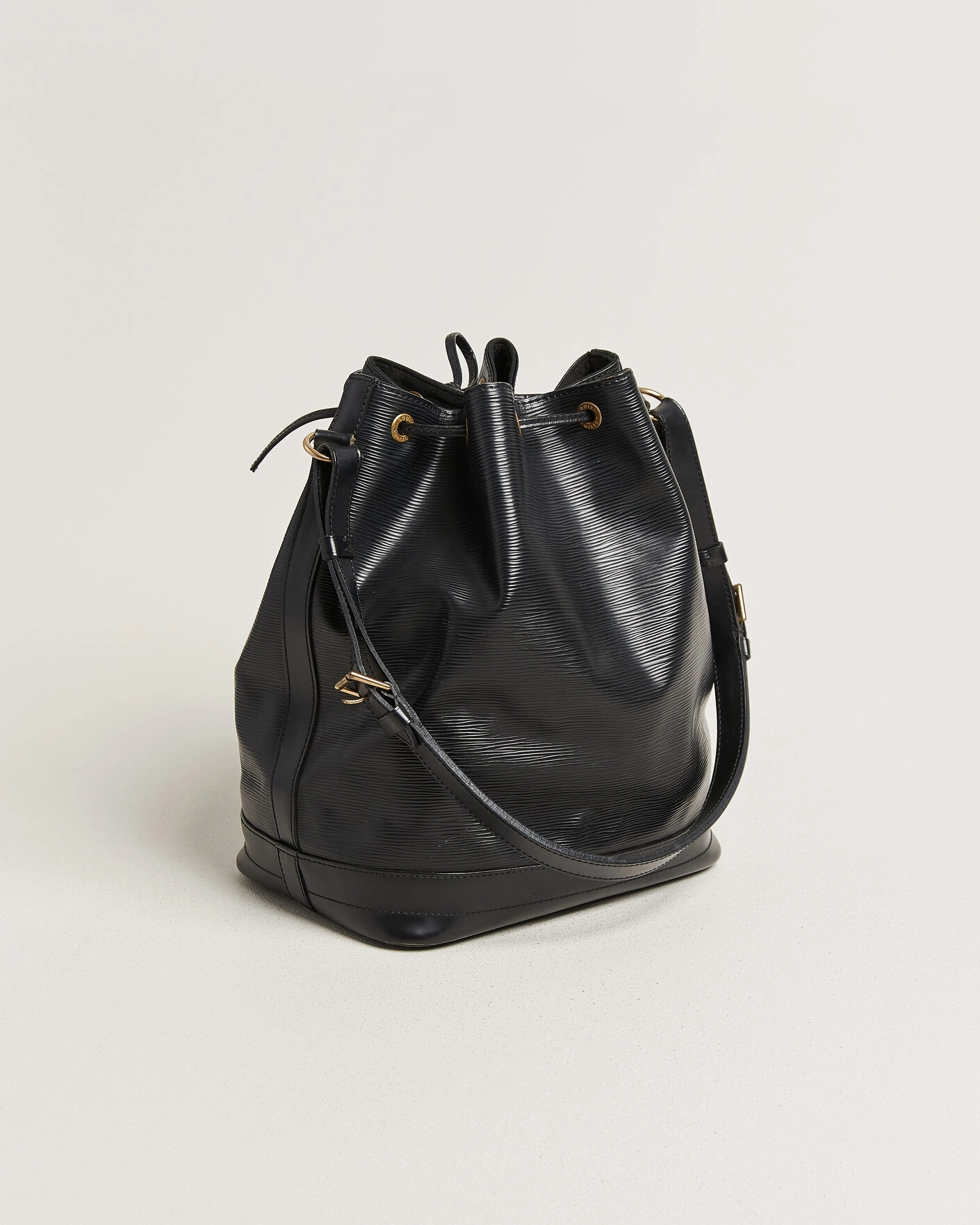 Herr | Pre-Owned & Vintage Bags | Louis Vuitton Pre-Owned | Noé Epi Leather Black