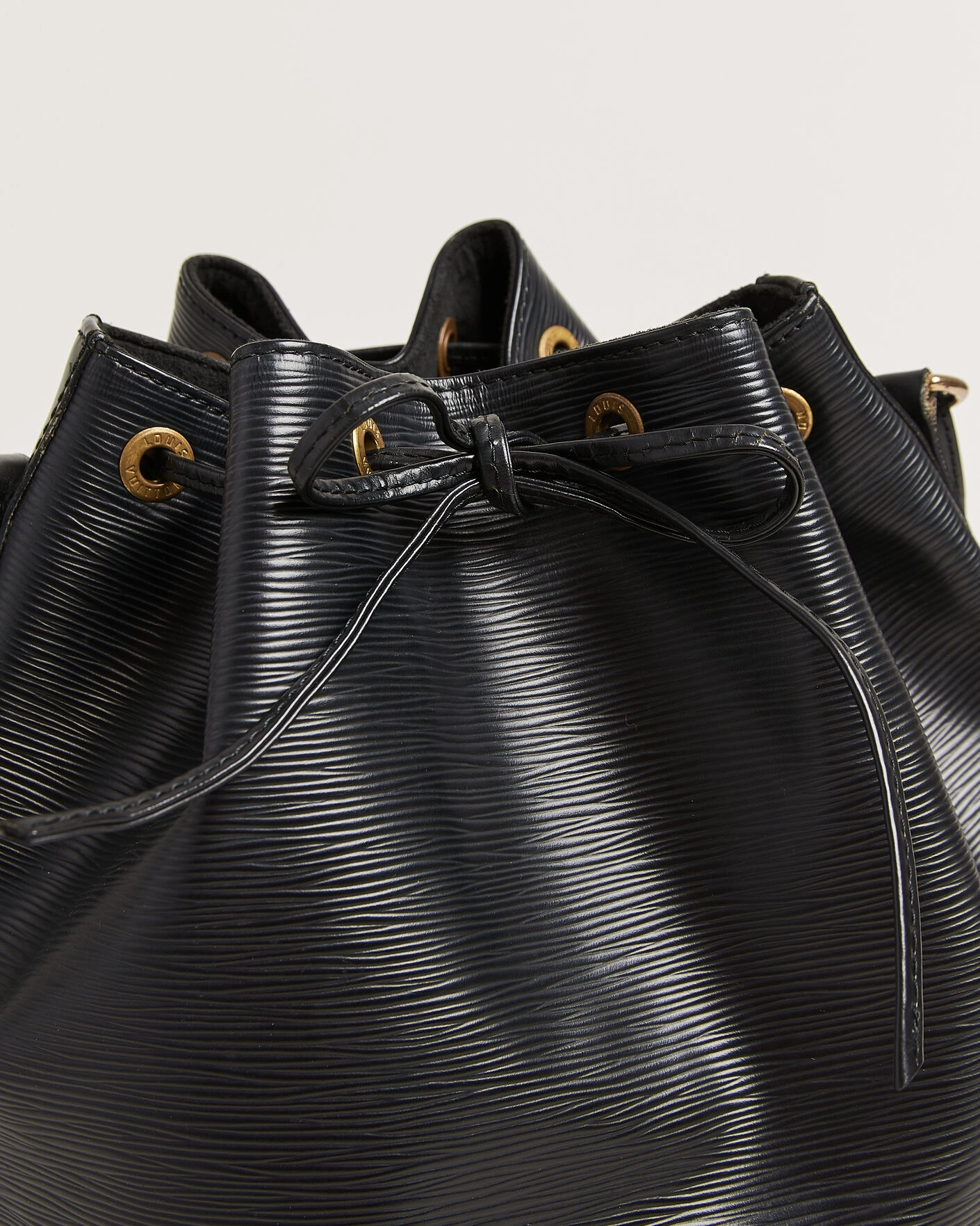 Herr | Pre-Owned & Vintage Bags | Louis Vuitton Pre-Owned | Noé Epi Leather Black