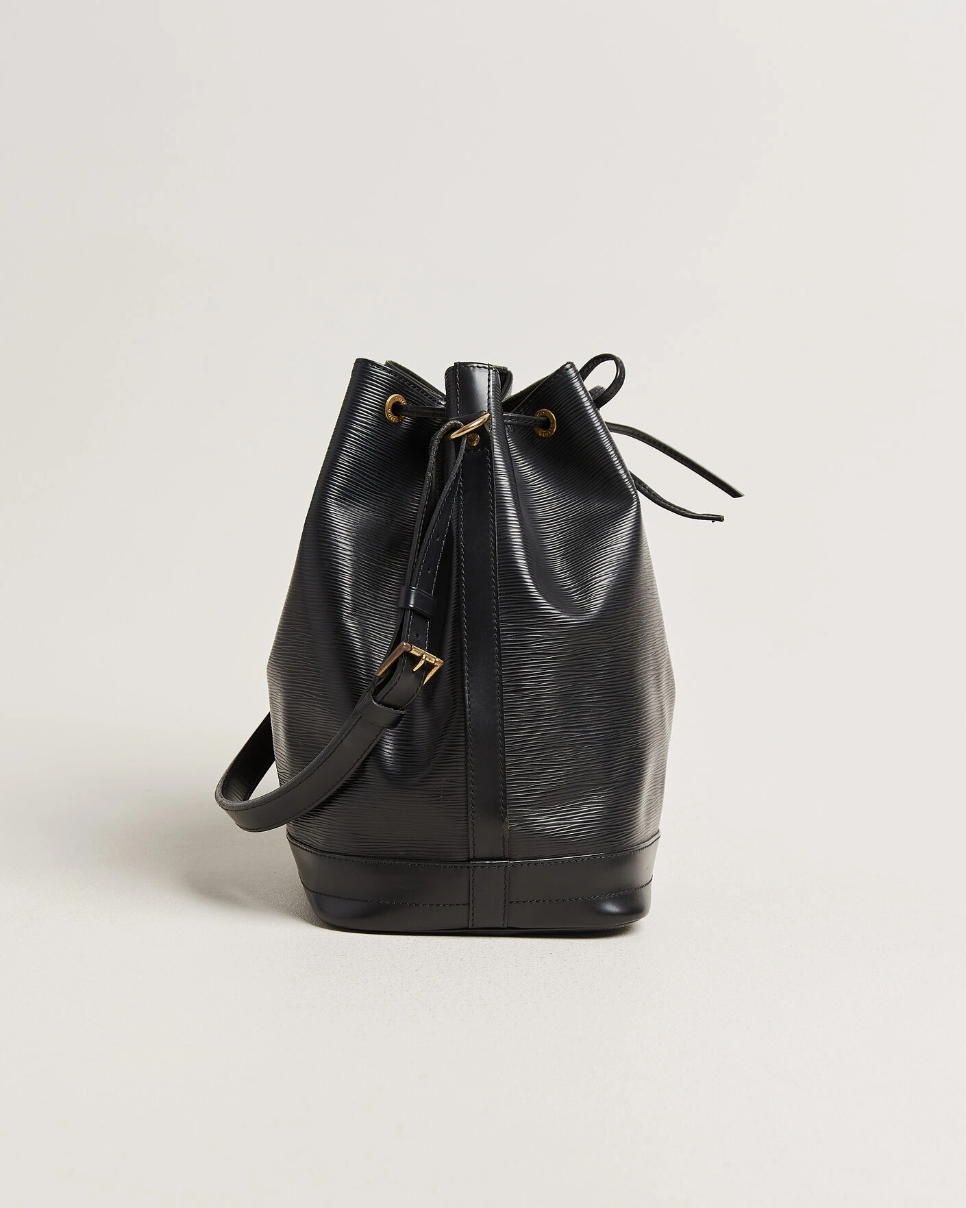 Herr | Pre-Owned & Vintage Bags | Louis Vuitton Pre-Owned | Noé Epi Leather Black