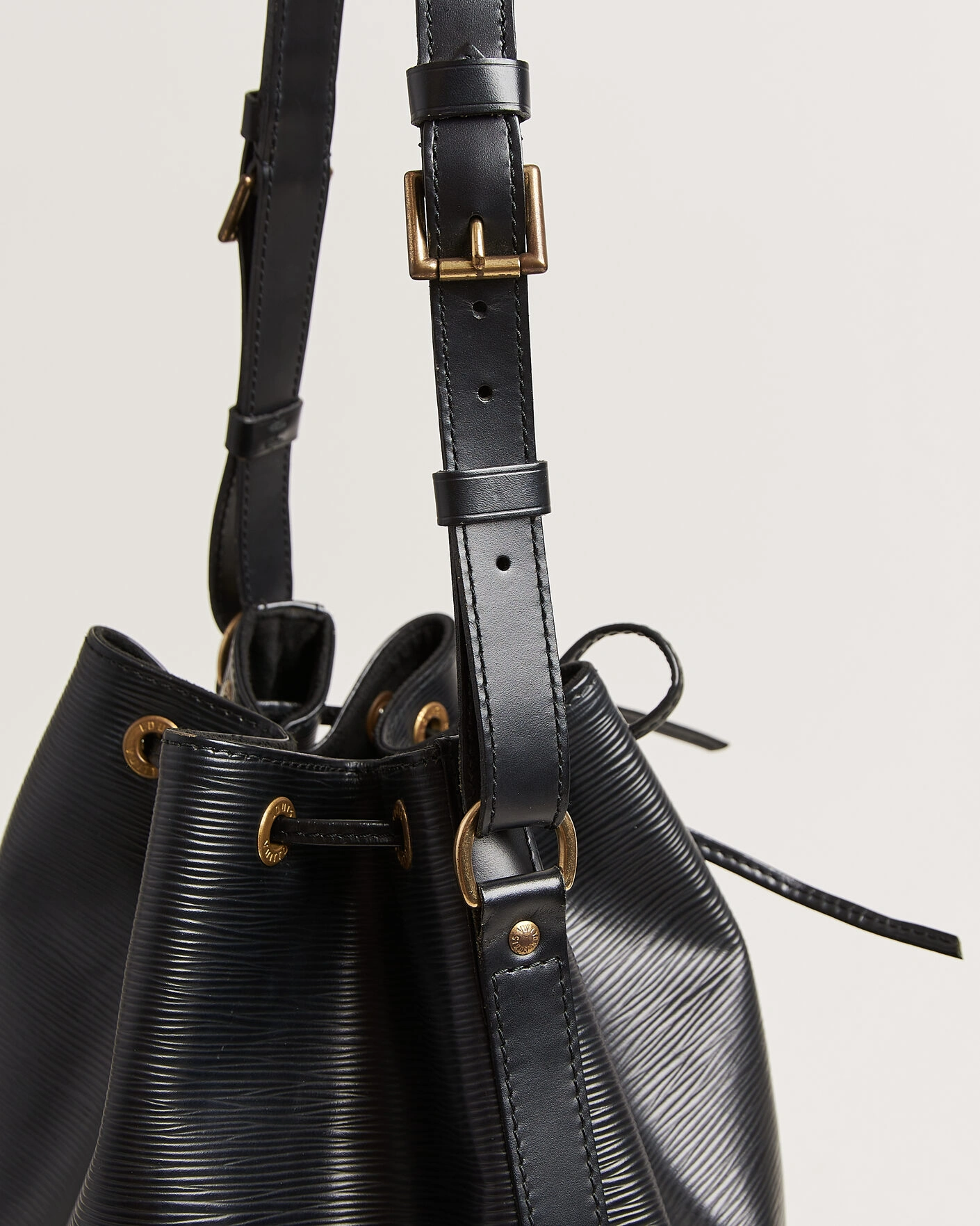 Herr | Pre-Owned & Vintage Bags | Louis Vuitton Pre-Owned | Noé Epi Leather Black