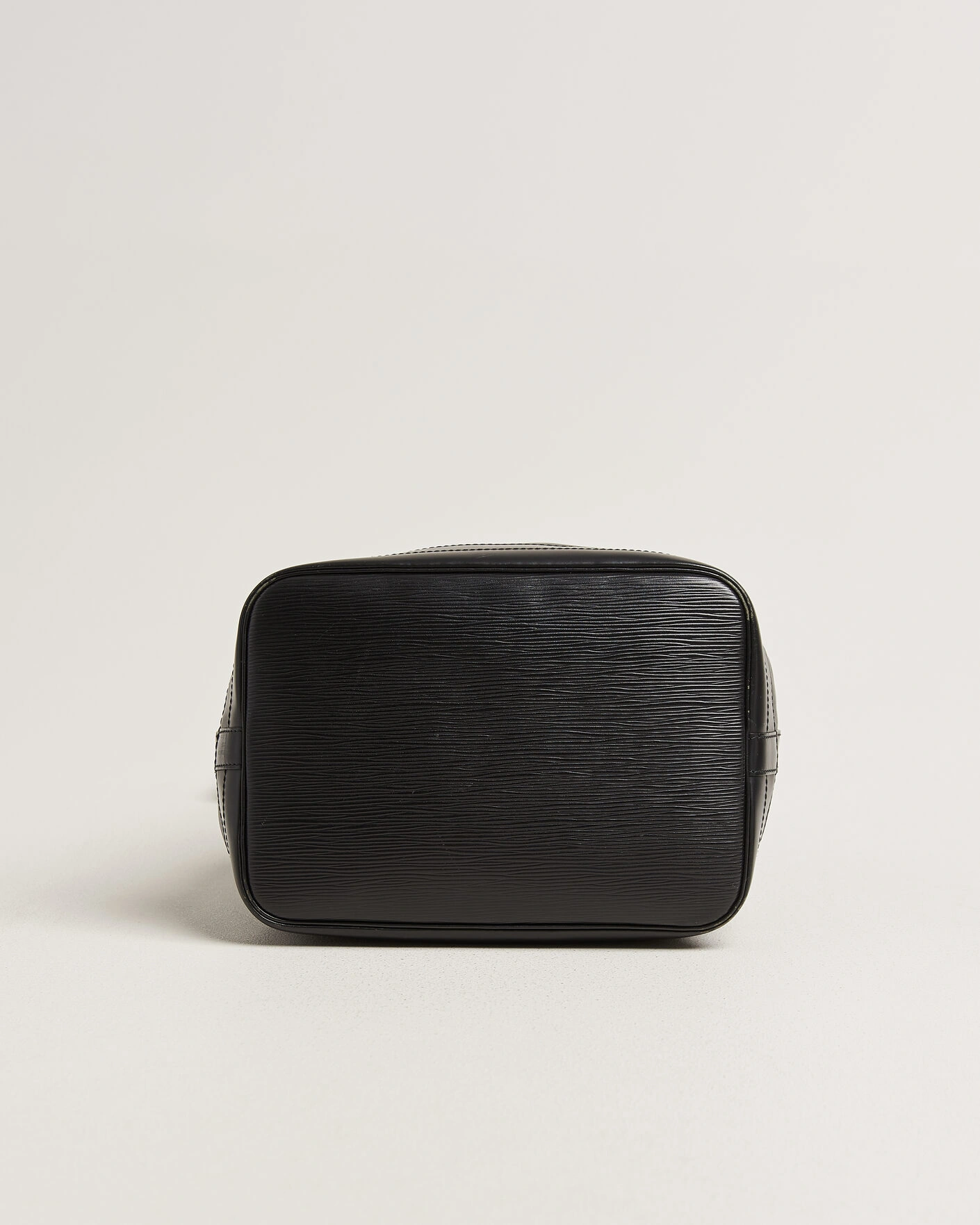 Herr | Pre-Owned & Vintage Bags | Louis Vuitton Pre-Owned | Noé Epi Leather Black