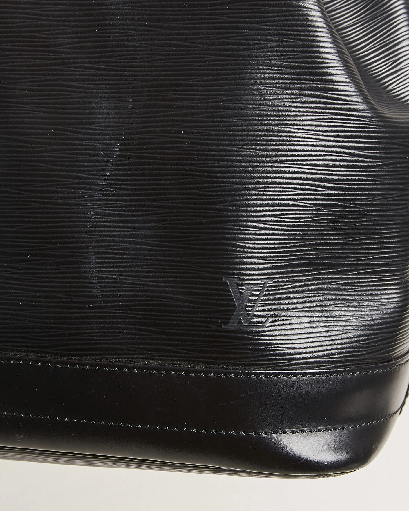 Herr | Pre-Owned & Vintage Bags | Louis Vuitton Pre-Owned | Noé Epi Leather Black