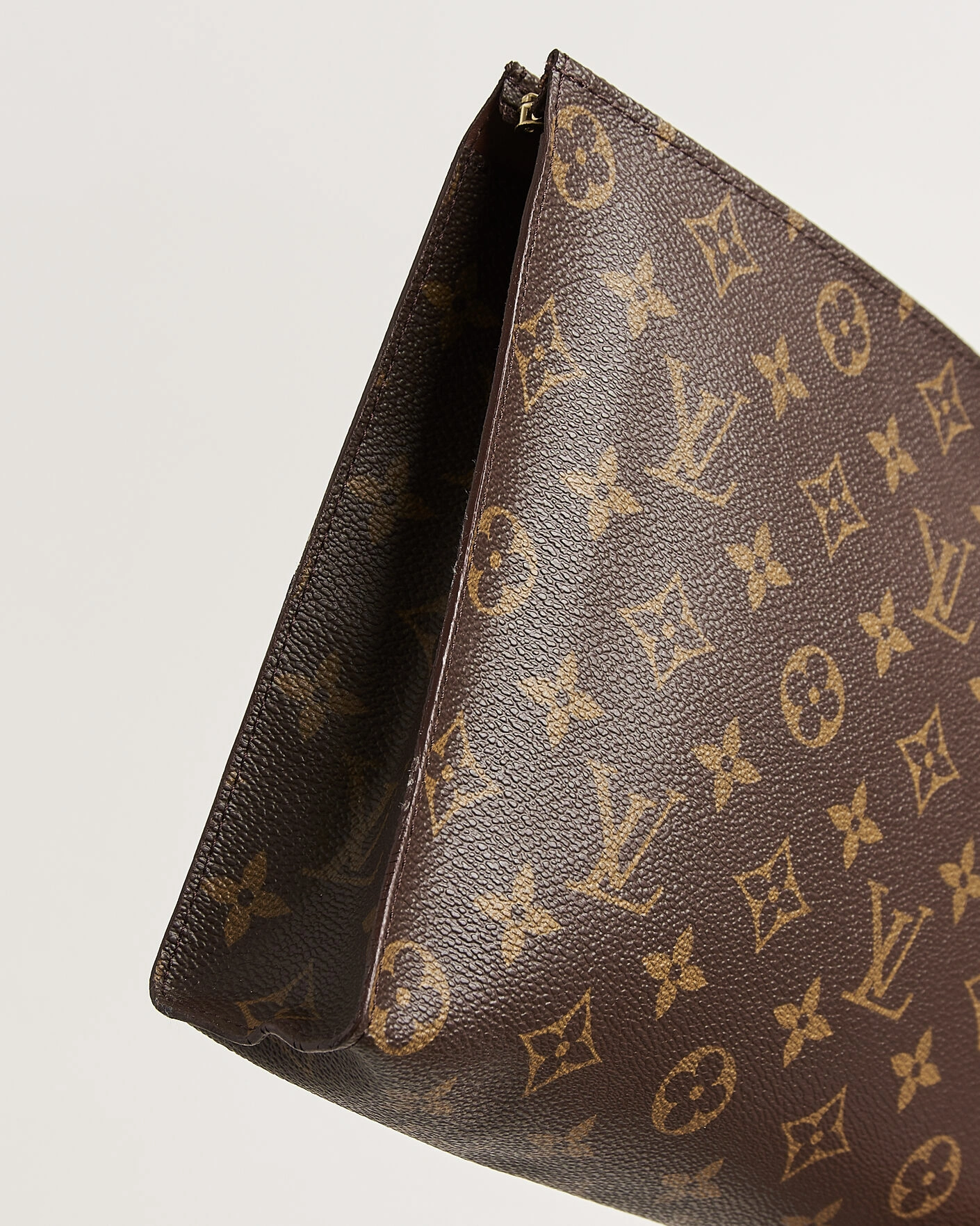 Herr | Pre-Owned & Vintage Bags | Louis Vuitton Pre-Owned | Poche Toilette NM Monogram