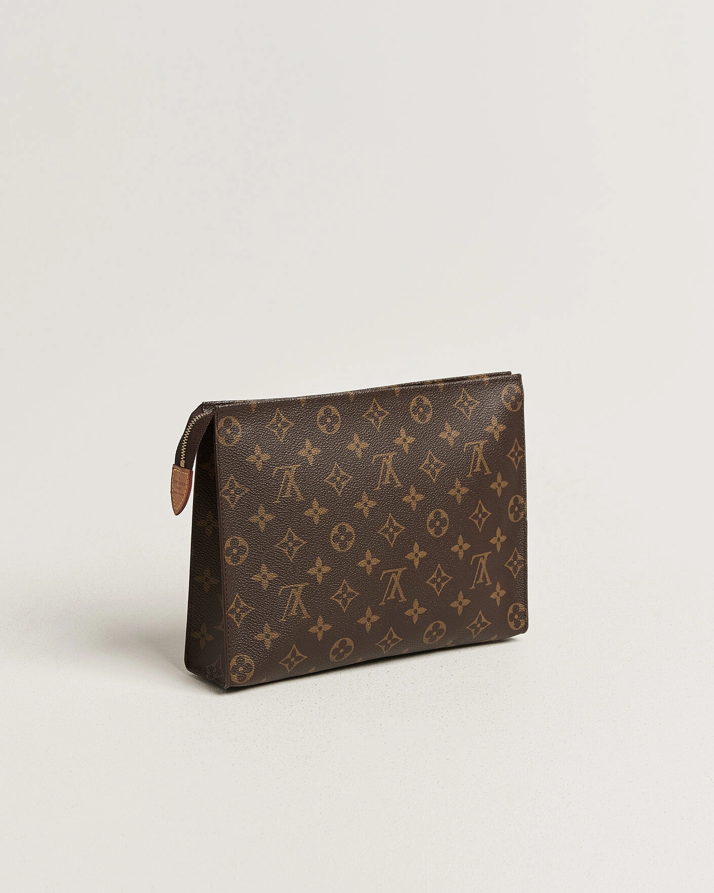 Herr | Pre-Owned & Vintage Bags | Louis Vuitton Pre-Owned | Poche Toilette NM Monogram