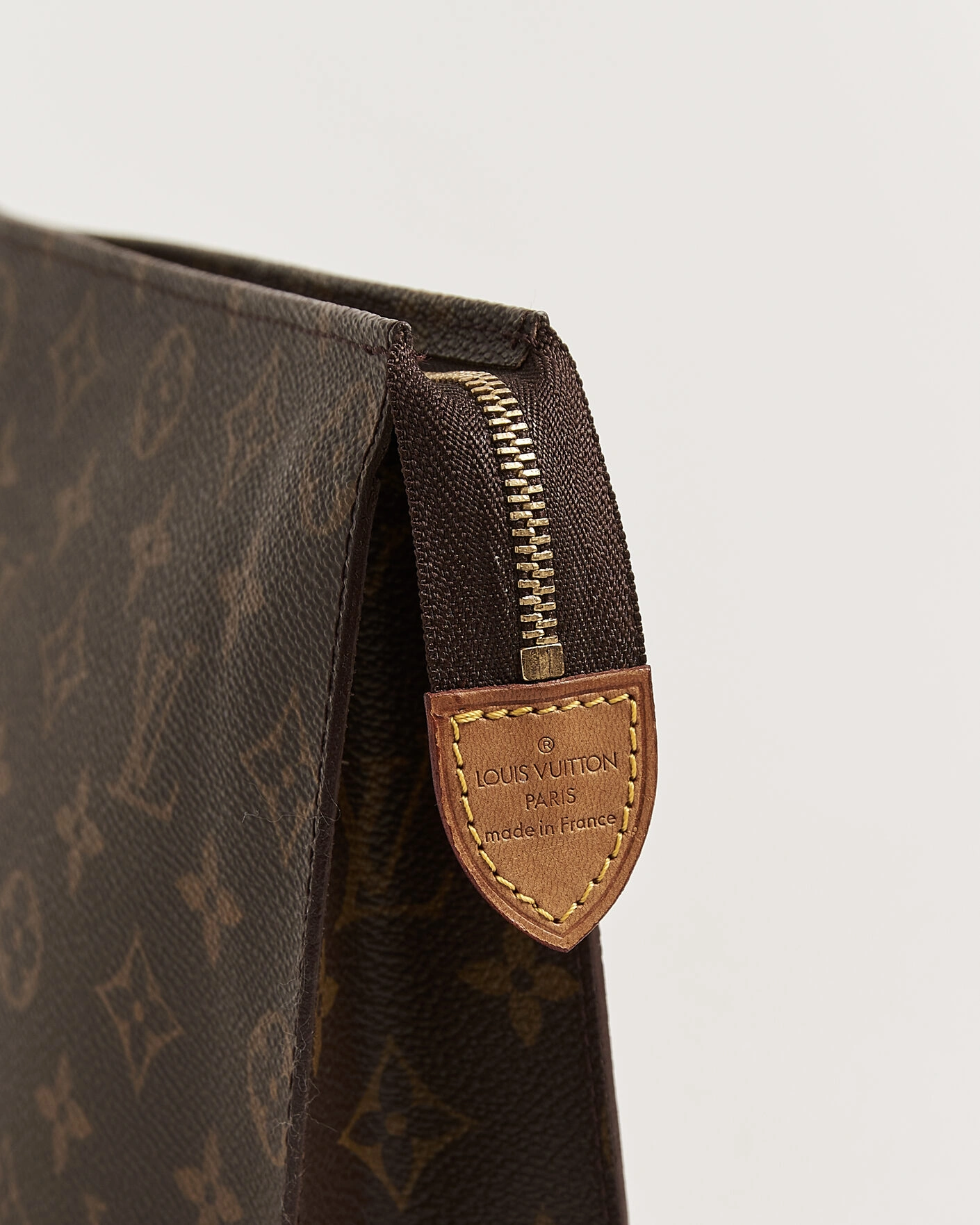 Herr | Pre-Owned & Vintage Bags | Louis Vuitton Pre-Owned | Poche Toilette NM Monogram