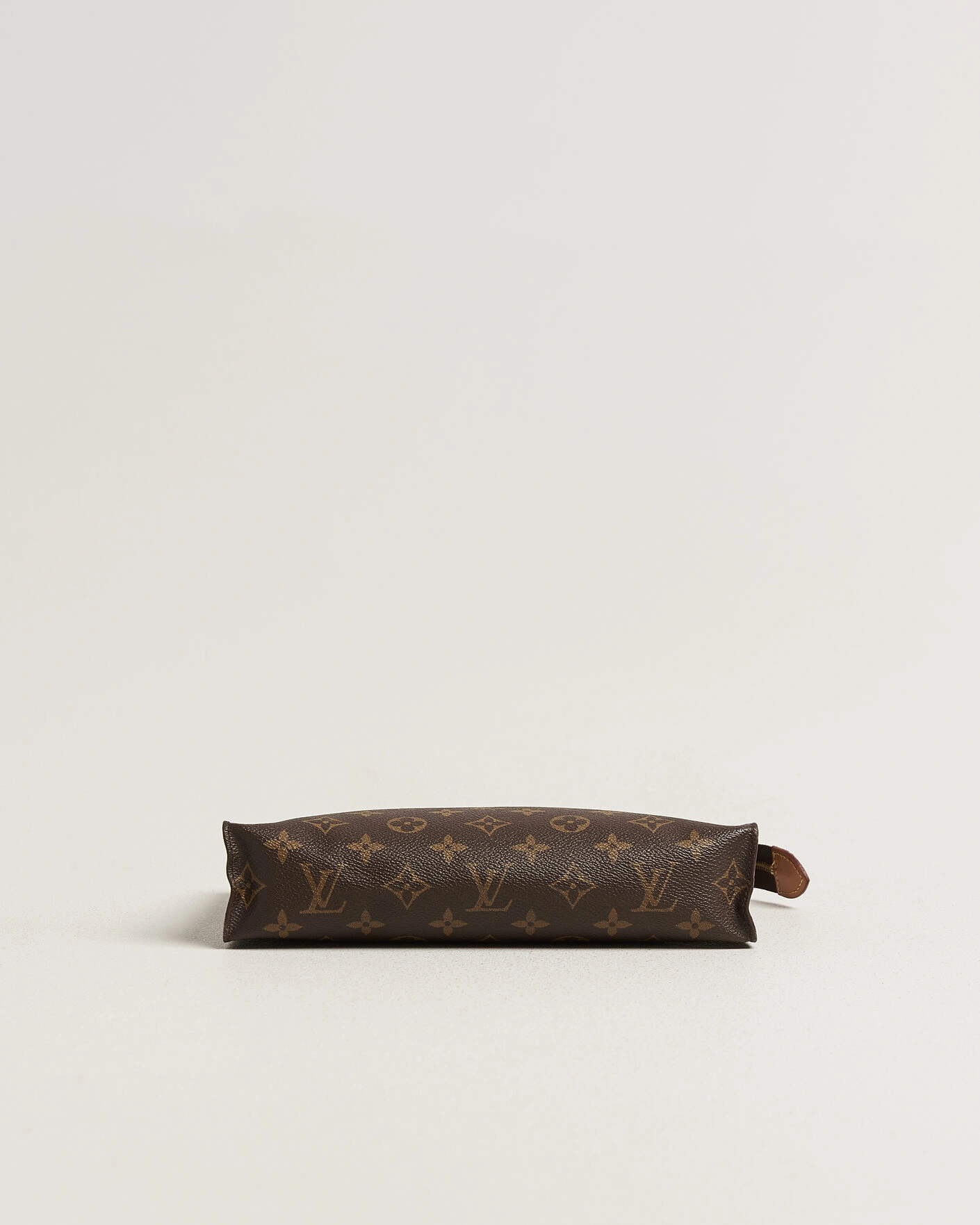 Herr | Pre-Owned & Vintage Bags | Louis Vuitton Pre-Owned | Poche Toilette NM Monogram