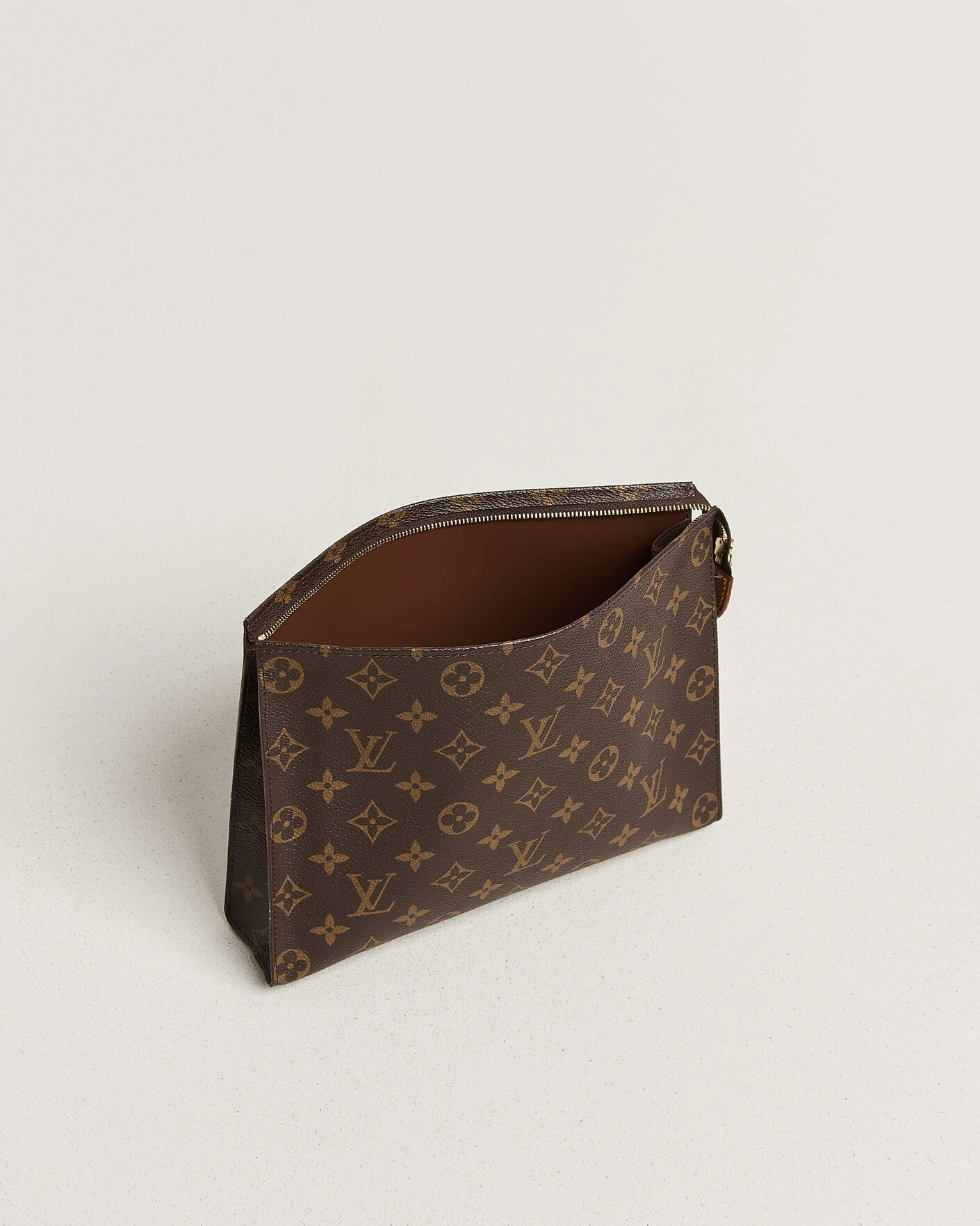 Herr | Pre-Owned & Vintage Bags | Louis Vuitton Pre-Owned | Poche Toilette NM Monogram