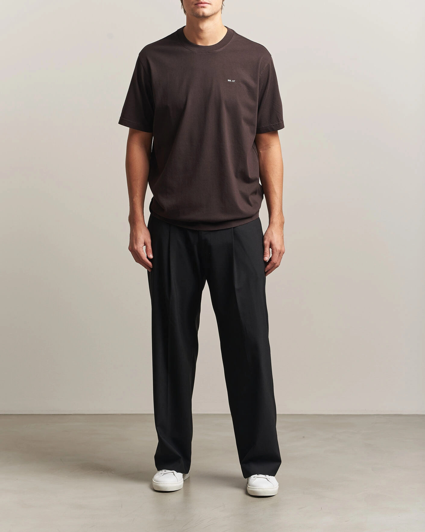 Herr | T-Shirts | NN07 | Adam Crew Neck T-Shirt Deep Truffle