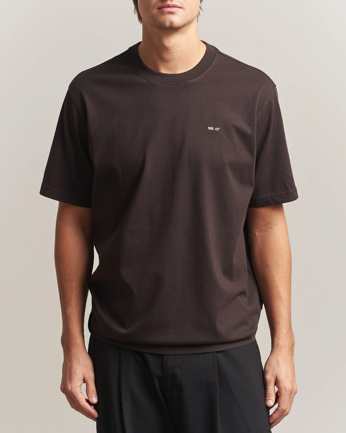 Herr | T-Shirts | NN07 | Adam Crew Neck T-Shirt Deep Truffle