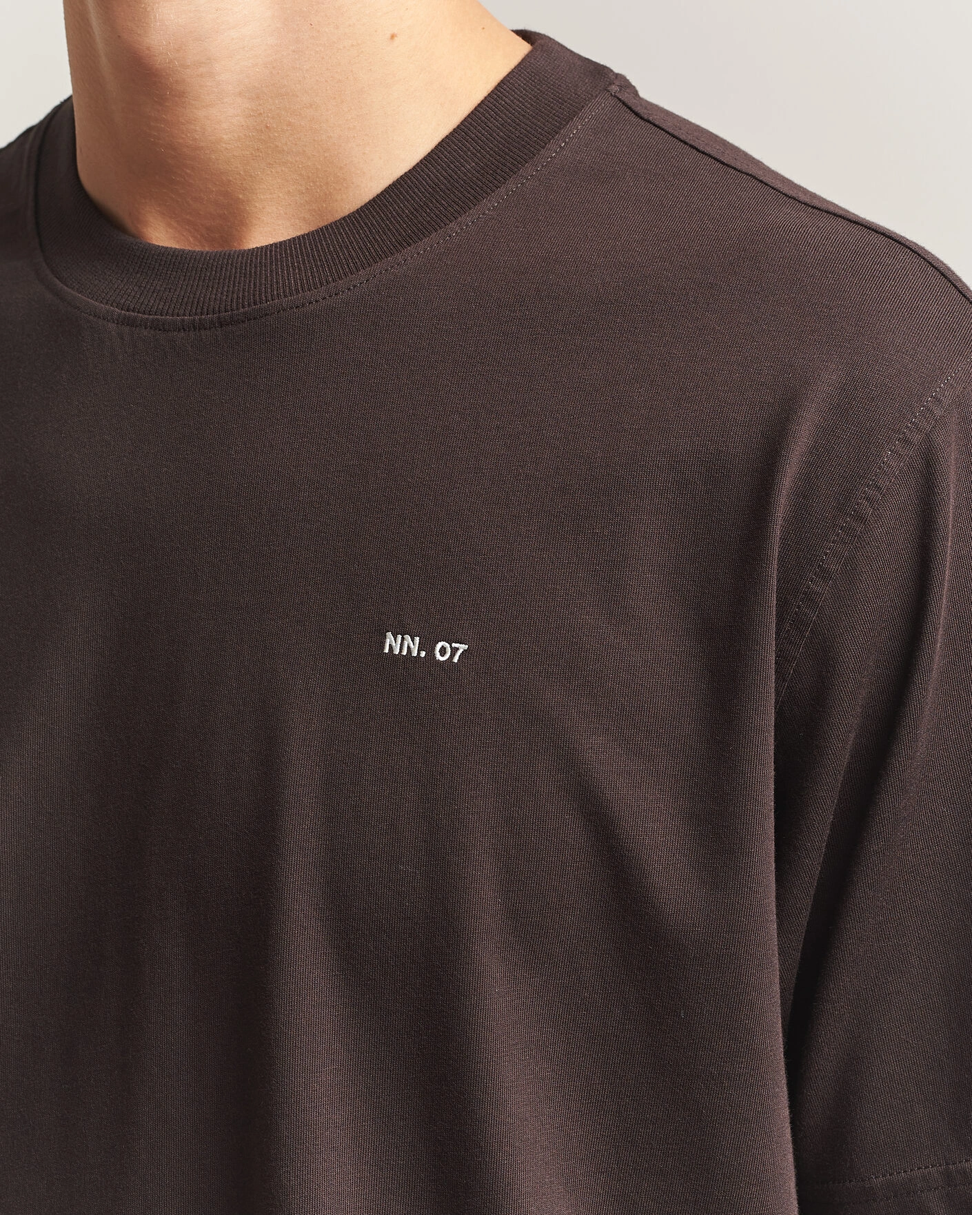 Herr | T-Shirts | NN07 | Adam Crew Neck T-Shirt Deep Truffle