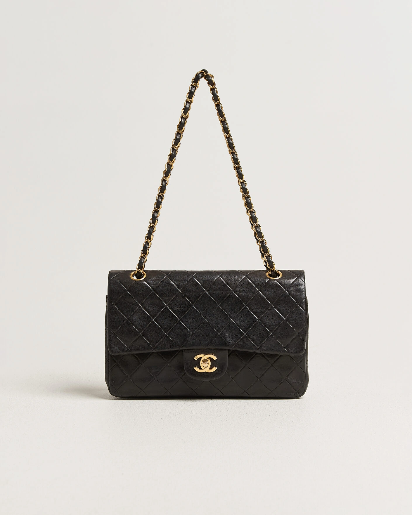 Herr | Pre-Owned & Vintage Bags | Louis Vuitton Pre-Owned | Chanel Pre-Owned Classic Medium Double Flap Bag Lambskin Black