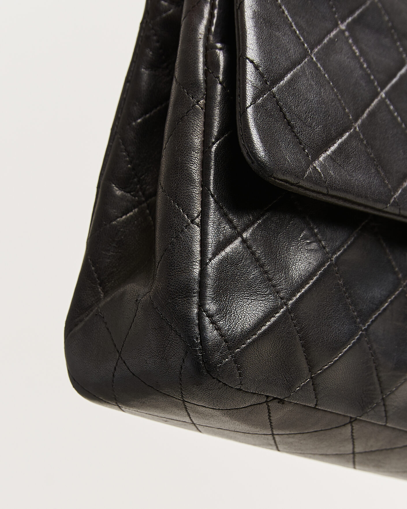 Herr | Pre-Owned & Vintage Bags | Louis Vuitton Pre-Owned | Chanel Pre-Owned Classic Medium Double Flap Bag Lambskin Black