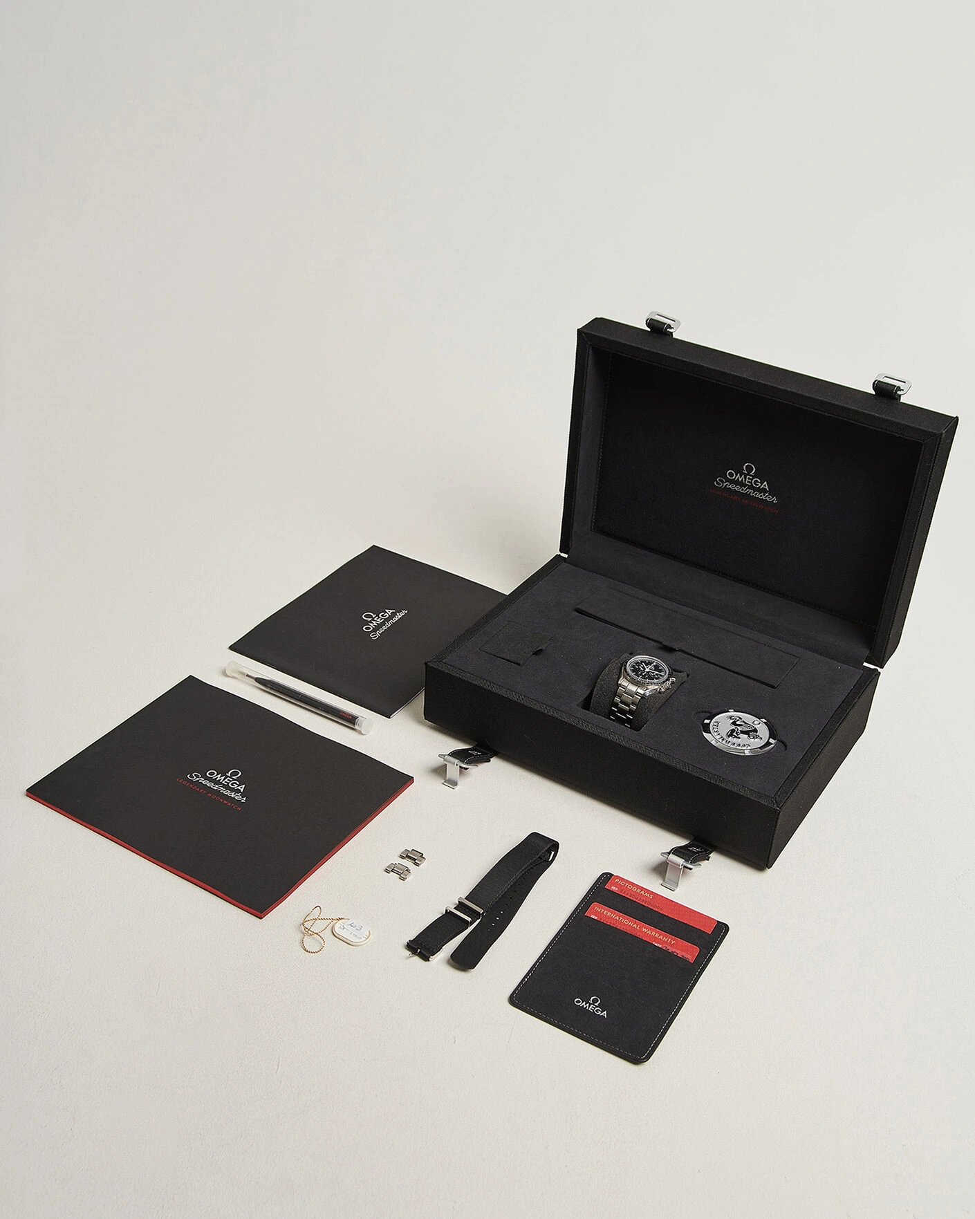 Herr | Pre-Owned & Vintage Watches | Omega Pre-Owned | Speedmaster Professional Sapphire Sandwich