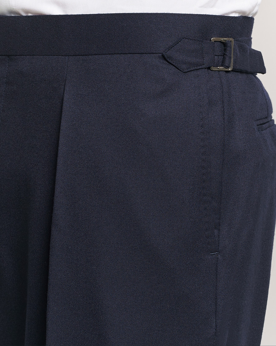 Herr | | Tailoring services | Elegance Classic