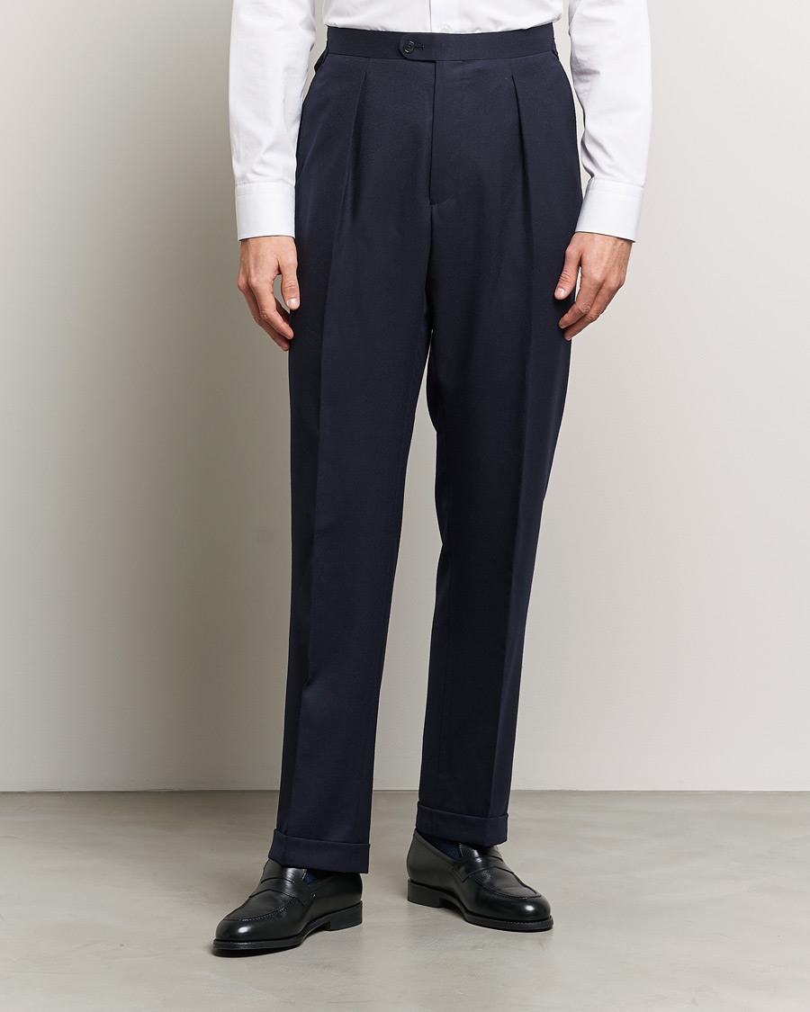 Herr | | Tailoring services | Elegance Classic
