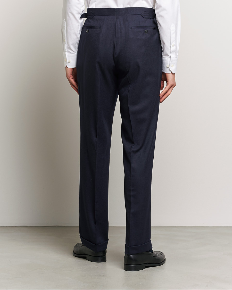 Herr | | Tailoring services | Elegance Classic