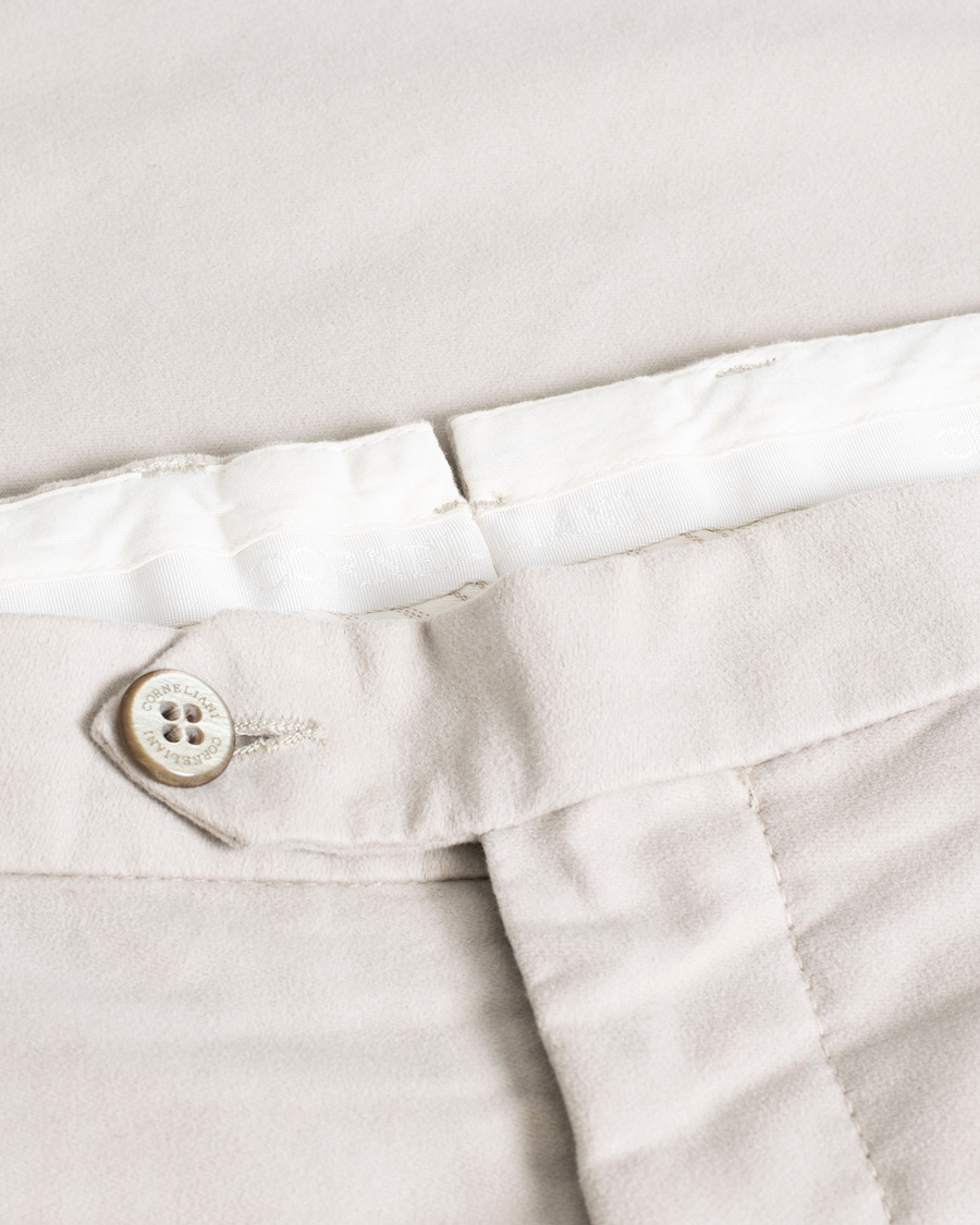 Herr | Corneliani Worsted Cotton Chinos Beige 56 | Pre-owned | Corneliani Worsted Cotton Chinos Beige 56