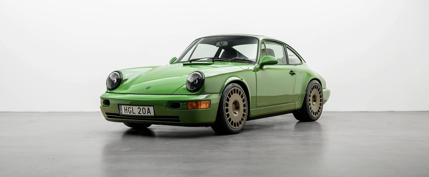 Vintage Cars i butiken: Porsche 911 Carrera 4 ”Redrum”