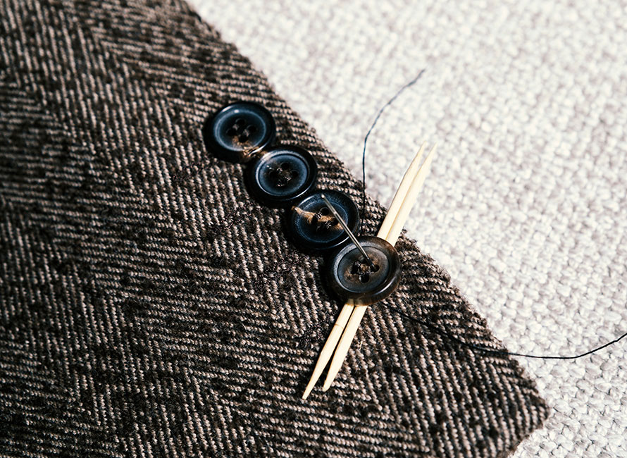 Så syr du fast en knapp