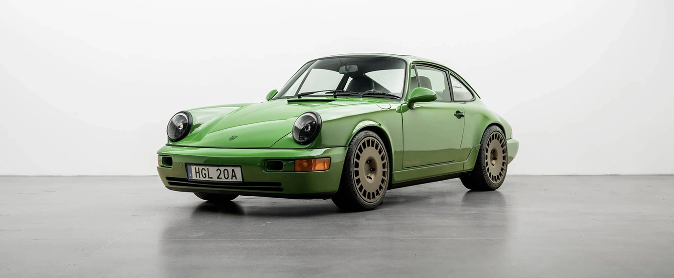 Vintage Cars in Store: Porsche 911 Carrera 4 “Redrum”