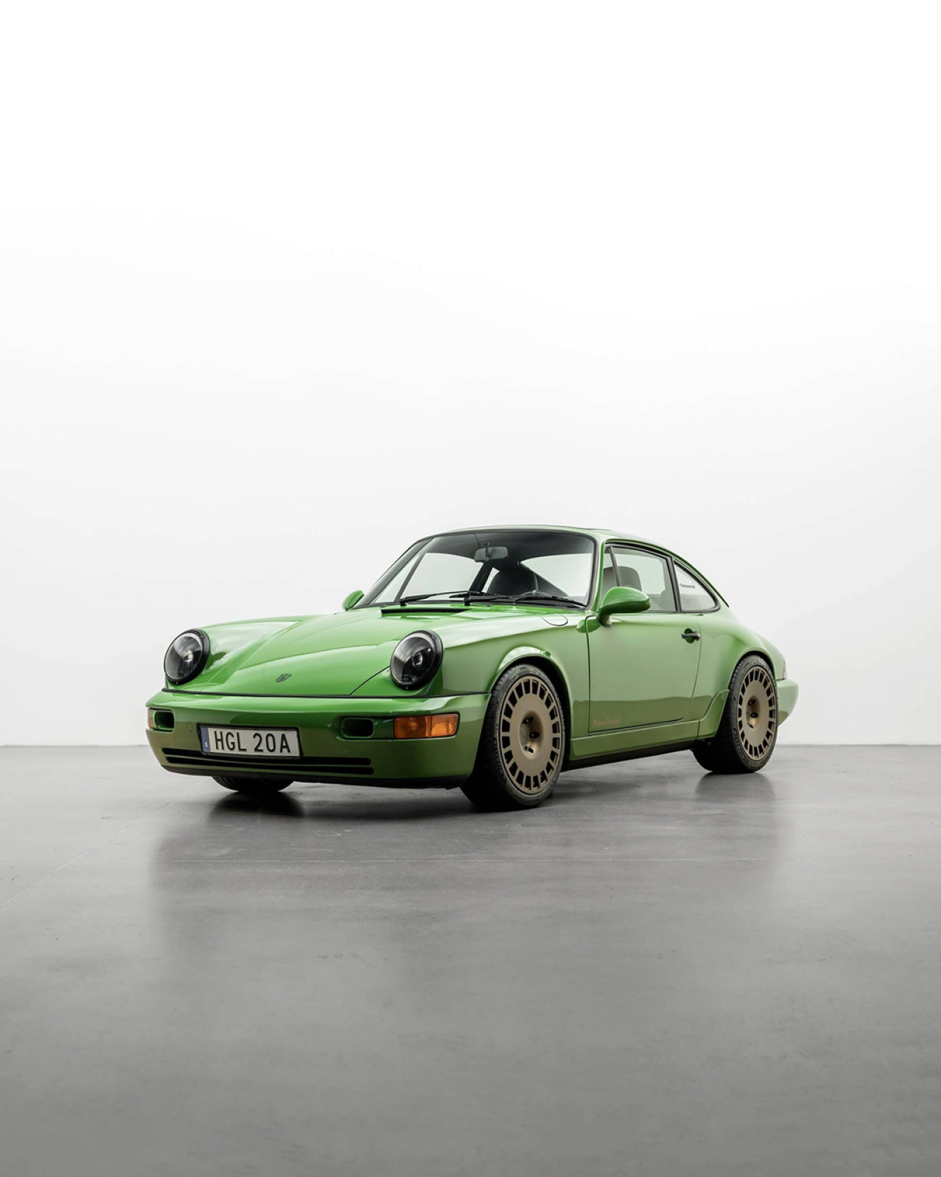 Vintage Cars i butikken: Porsche 911 Carrera 4 “Redrum” – En luftkjølt klassiker med ny sjel